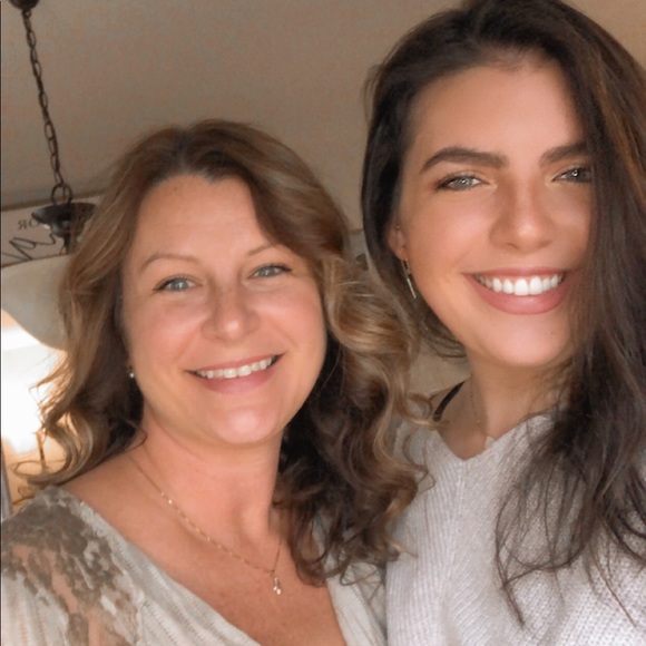 Meet your Posher, Jennifer - Picture 4 of 5